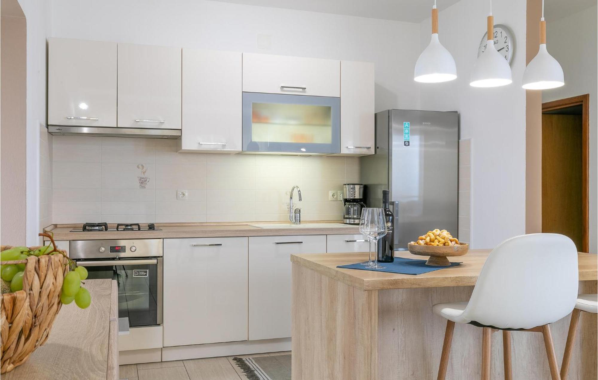 3 Bedroom Amazing Home In Prigradica Exteriör bild