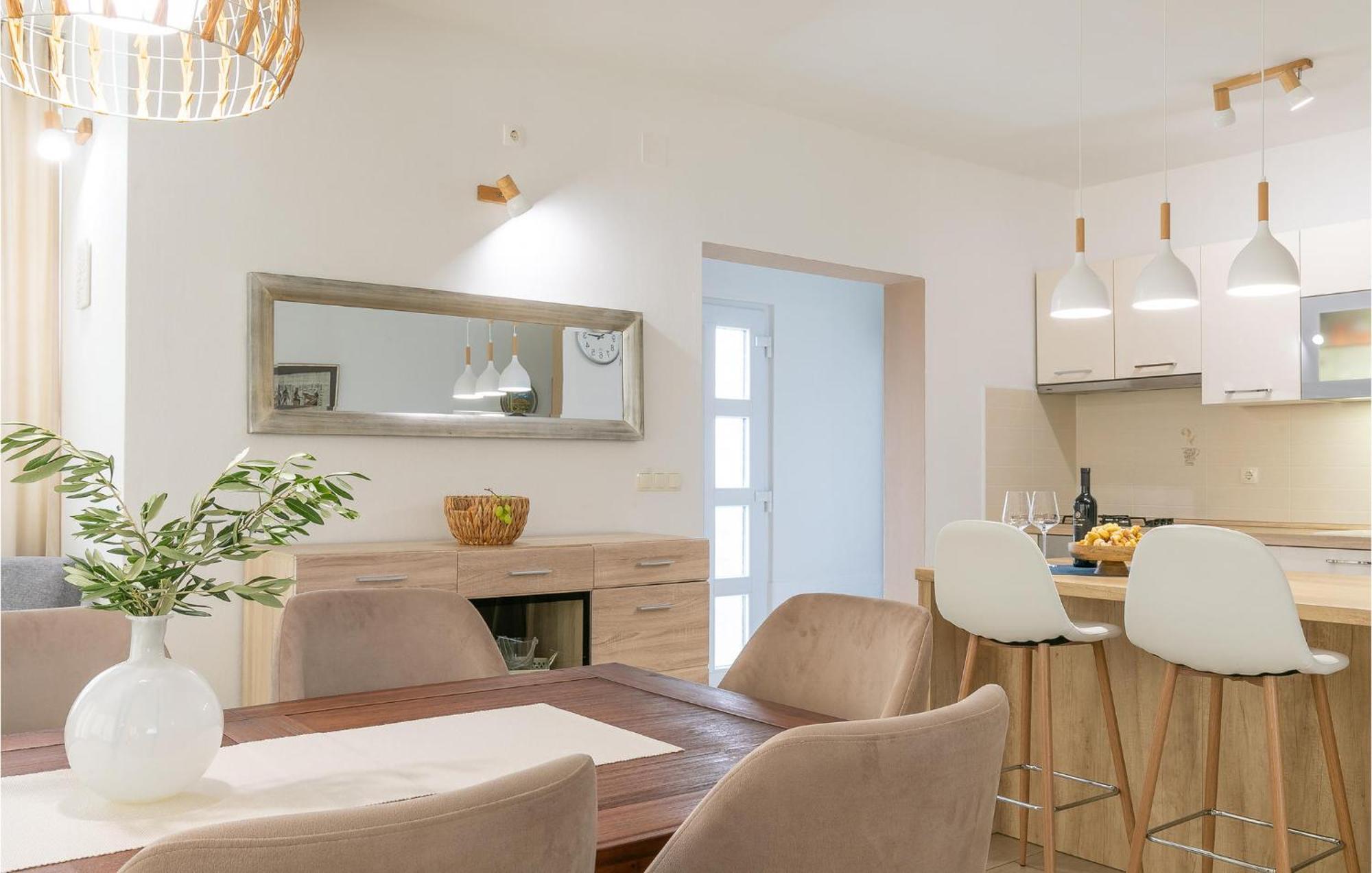 3 Bedroom Amazing Home In Prigradica Exteriör bild